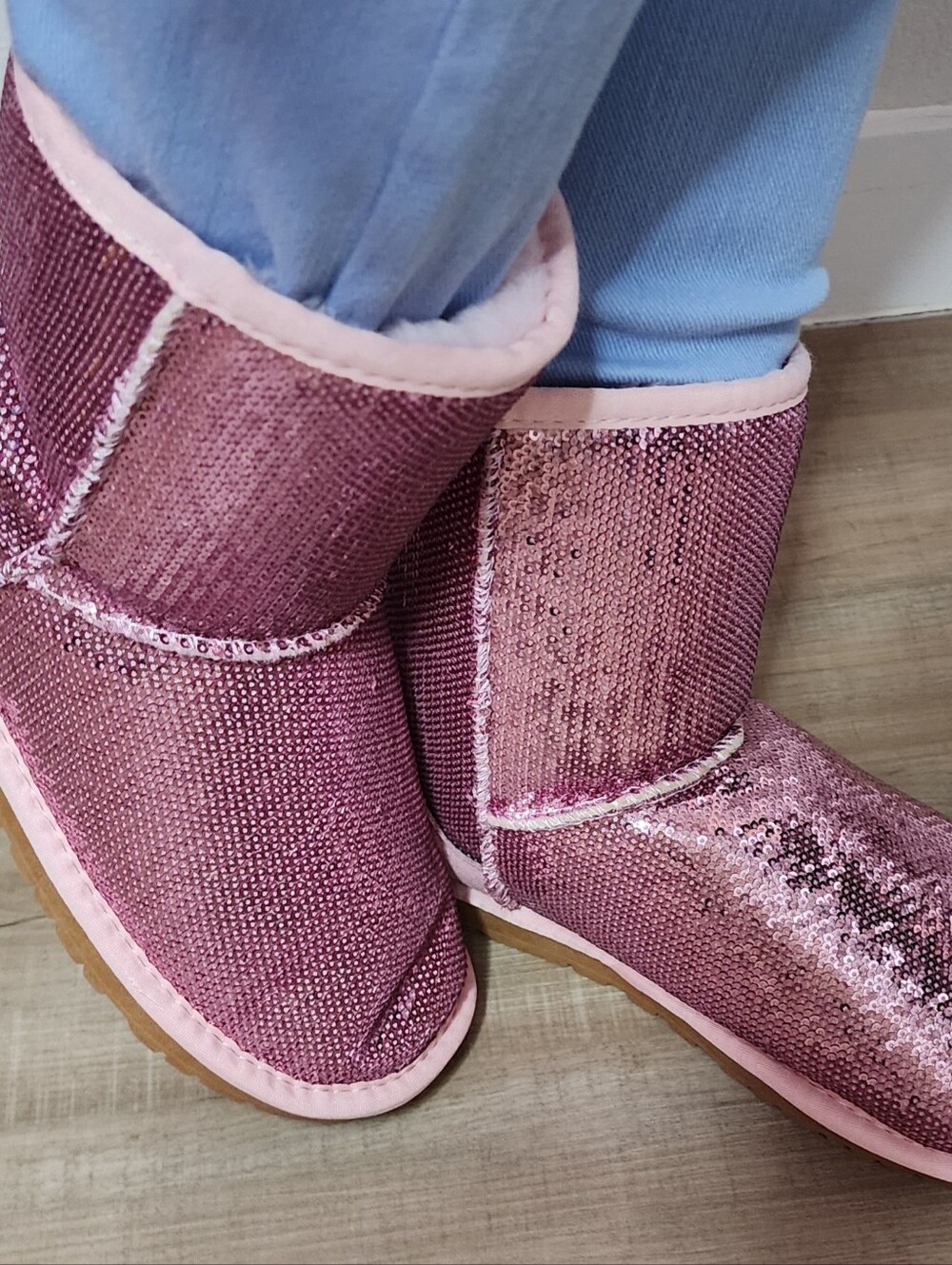 Brand New Authentic Smaibulun Ugg Pink Sequin Mid-High Boots NWOT Size 39/7US
